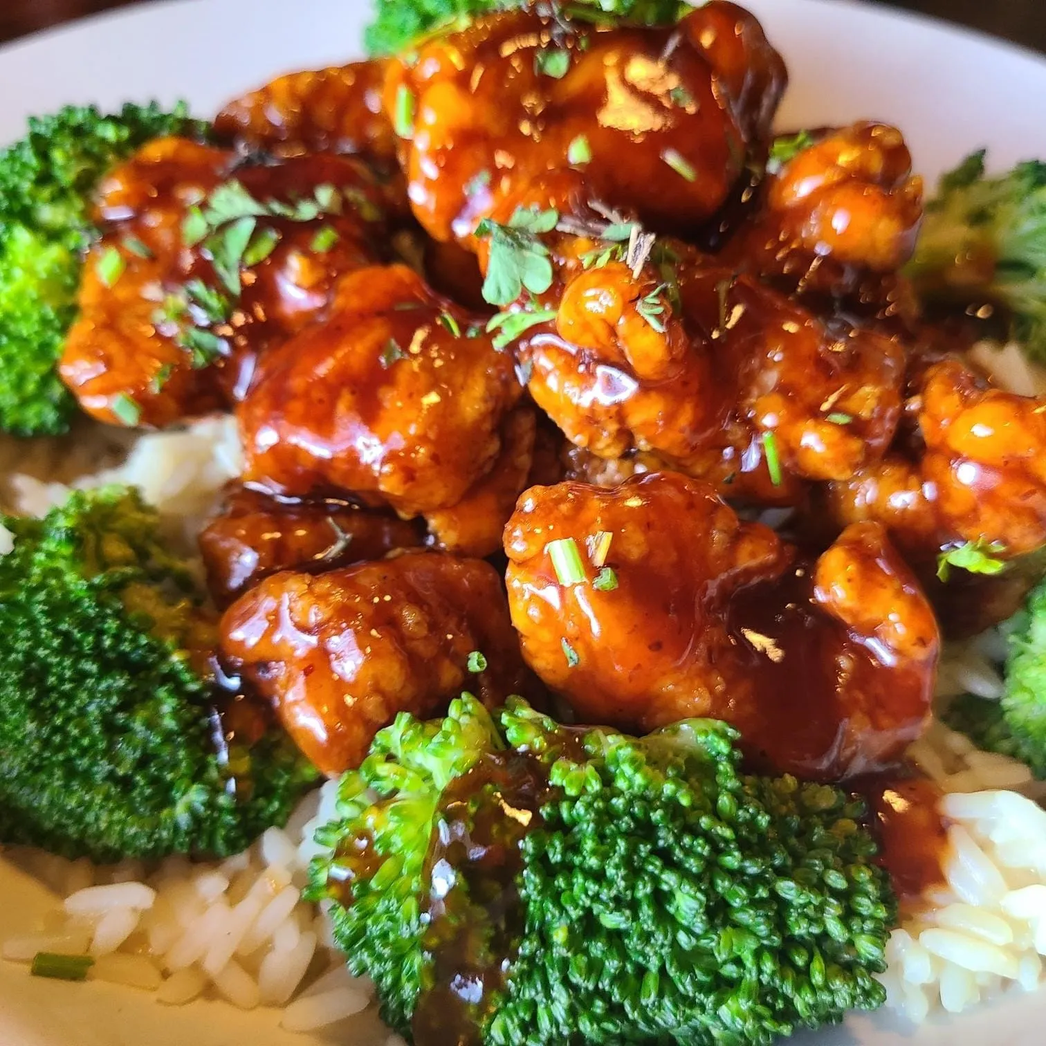 General Tso's chicken with broccoli and rice